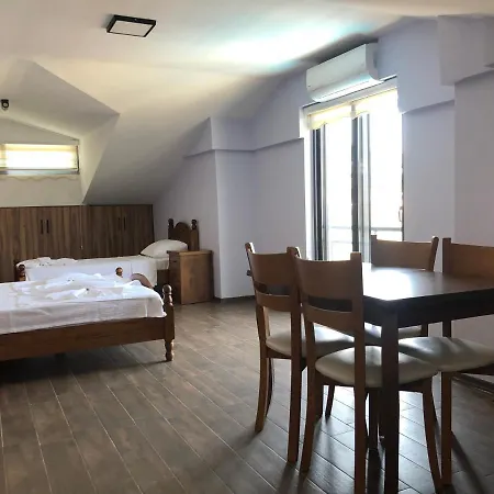 Lins House 2 * Φετιγιέ